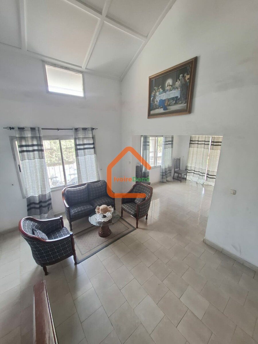 : VILLA DUPLEX D’EXCEPTION A TREICHVILLE / CITE DES CADRES NON LOIN DE CFAO