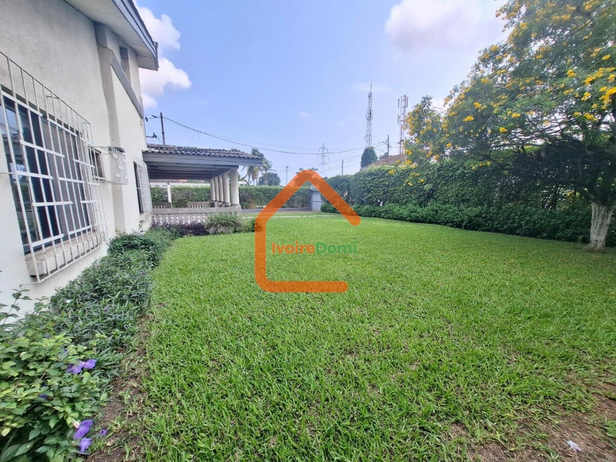 : VILLA DUPLEX D’EXCEPTION A TREICHVILLE / CITE DES CADRES NON LOIN DE CFAO