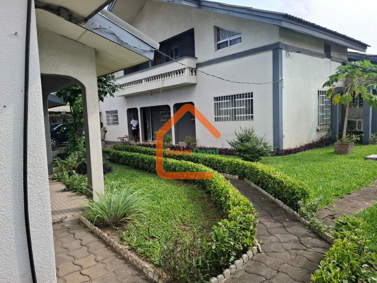: VILLA DUPLEX D’EXCEPTION A TREICHVILLE / CITE DES CADRES NON LOIN DE CFAO
