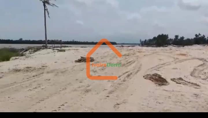A VENDRE TERRAIN DE 6O HECTARES PIEDS DANS L’EAU AVEC ACD GRAND BASSAM MOTOBE