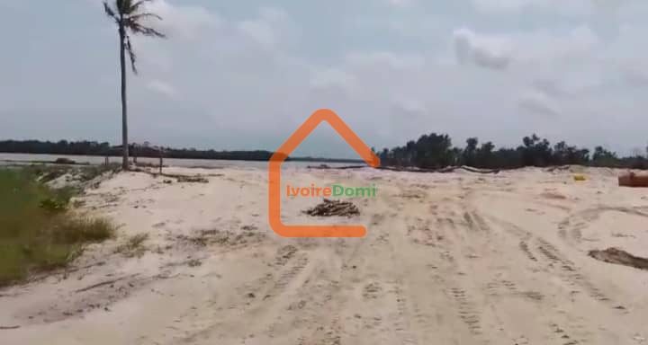 A VENDRE TERRAIN DE 6O HECTARES PIEDS DANS L’EAU AVEC ACD GRAND BASSAM MOTOBE
