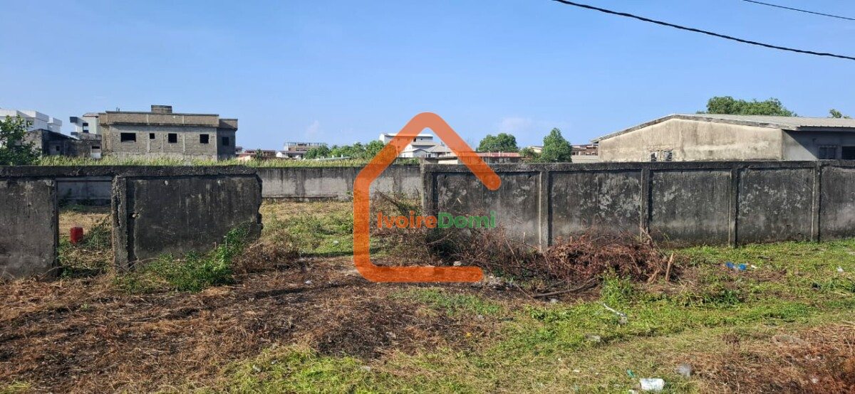 Terrain de 400 m², ACD global disponible à Cocody Angré