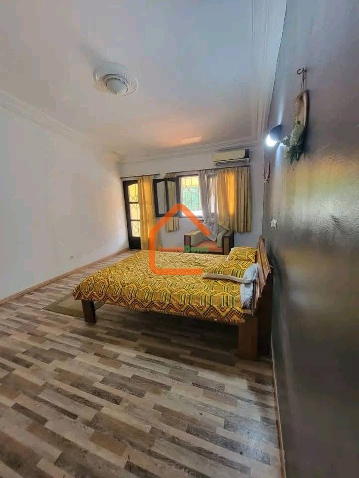 Villa duplex de 7 pièces en bordure de voie bitumée