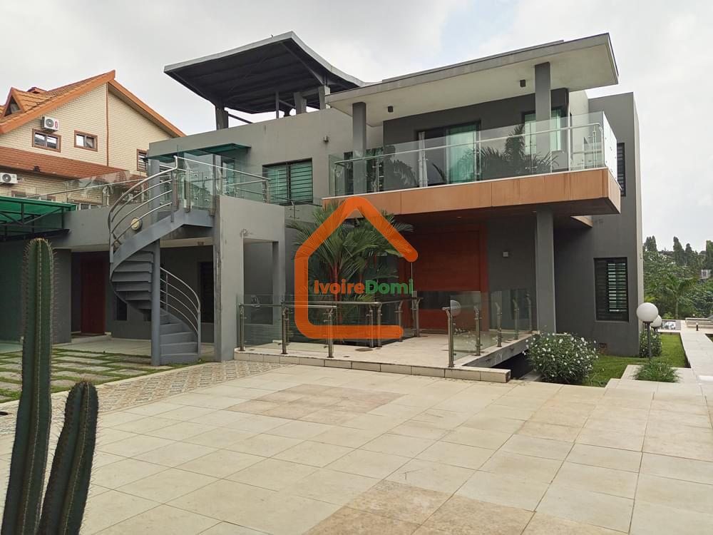 VILLA DUPLEX MODERNE DE 17 PIECES