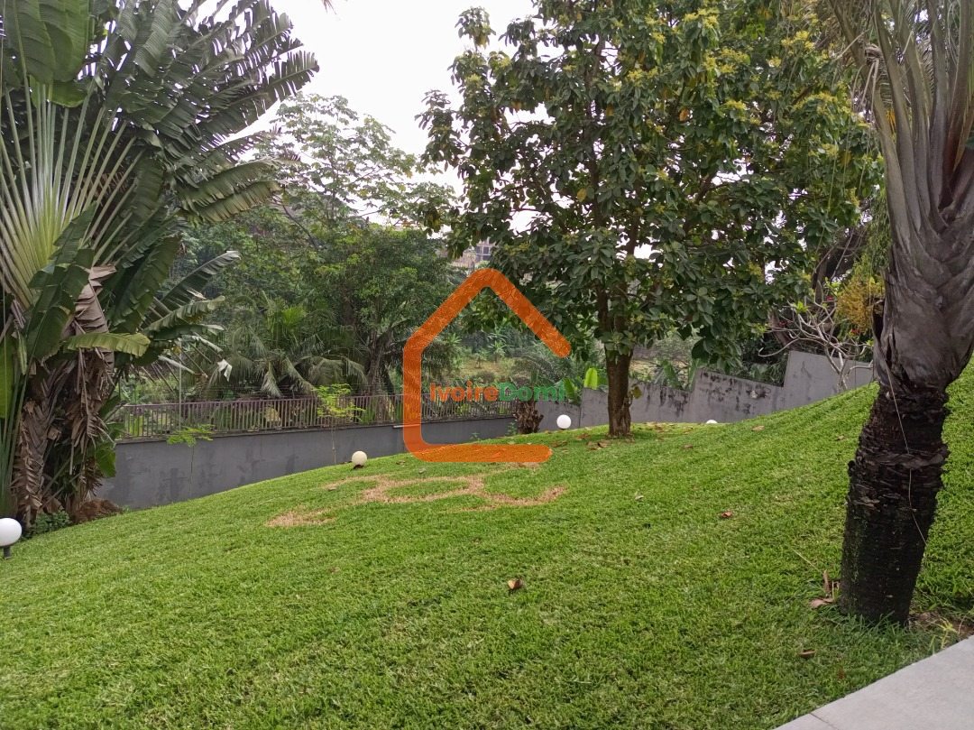 VILLA DUPLEX MODERNE DE 17 PIECES