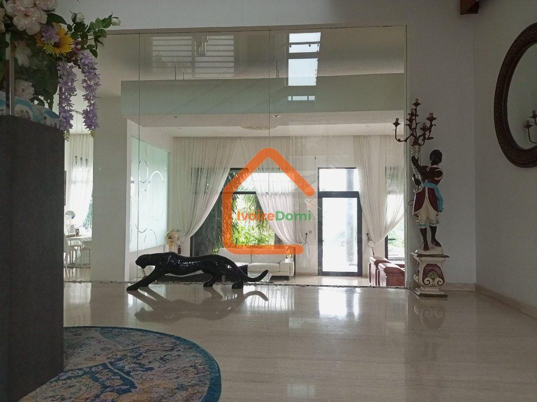 VILLA DUPLEX MODERNE DE 17 PIECES