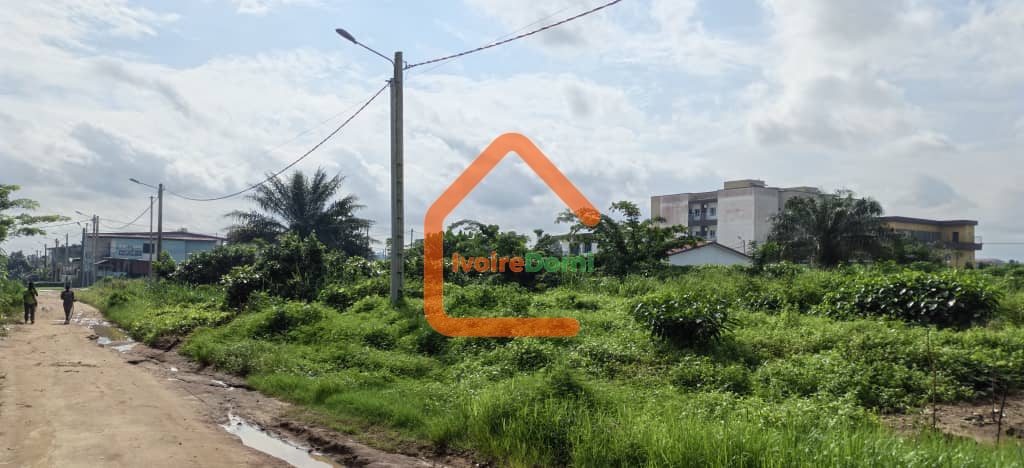 Terrain de 611 m² plat