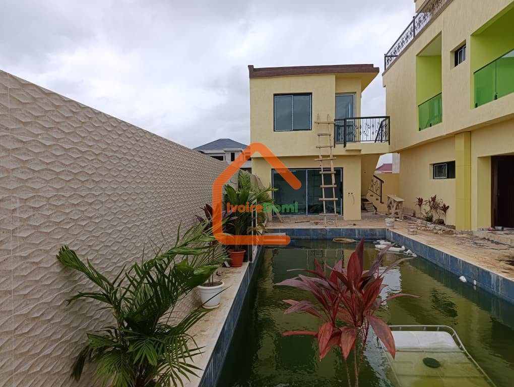 Villa duplex de 11 pièces avec piscine + bonus terrain 500m²