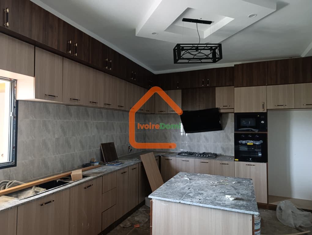 Villa duplex de 11 pièces avec piscine + bonus terrain 500m²