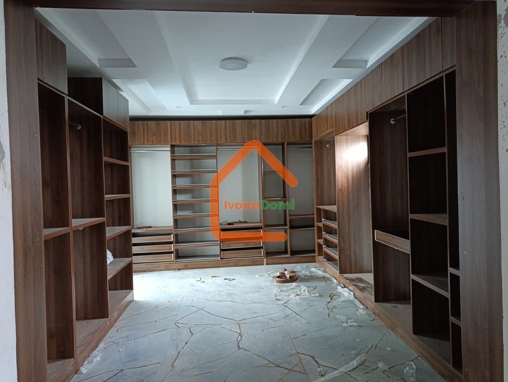 Villa duplex de 11 pièces avec piscine + bonus terrain 500m²