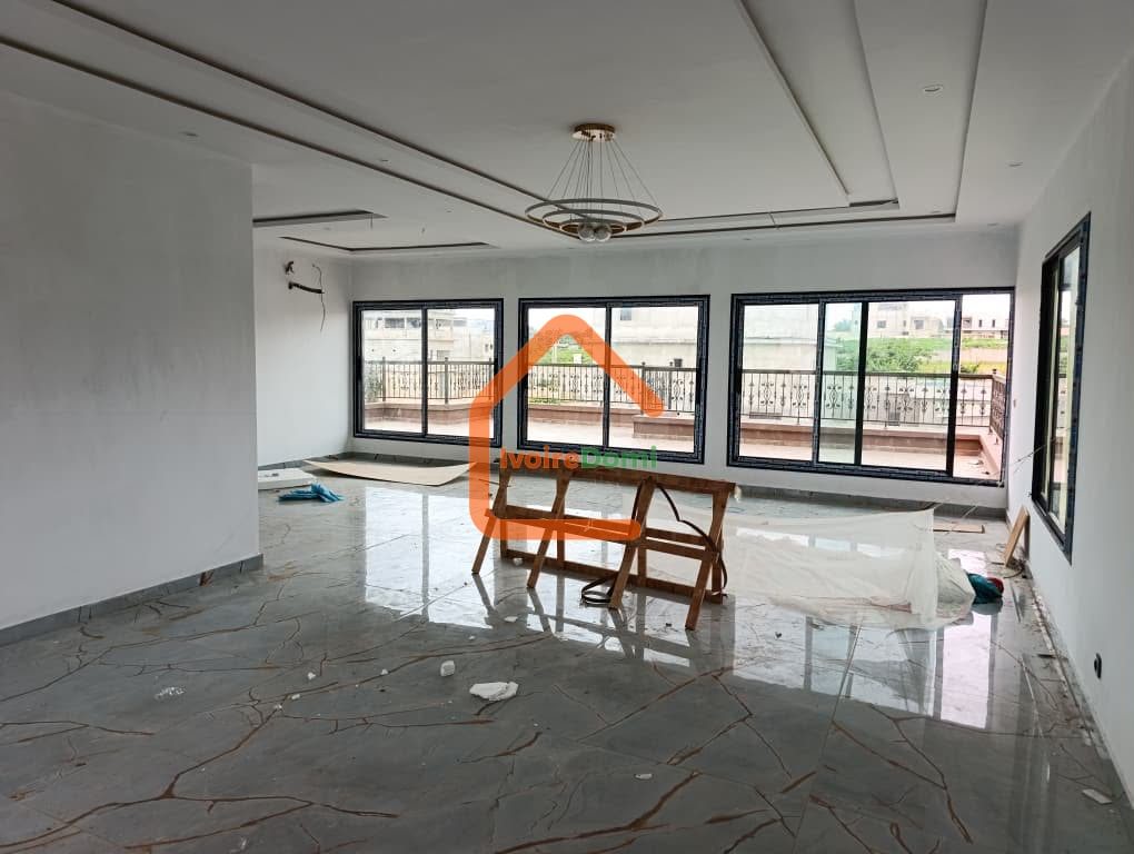 Villa duplex de 11 pièces avec piscine + bonus terrain 500m²