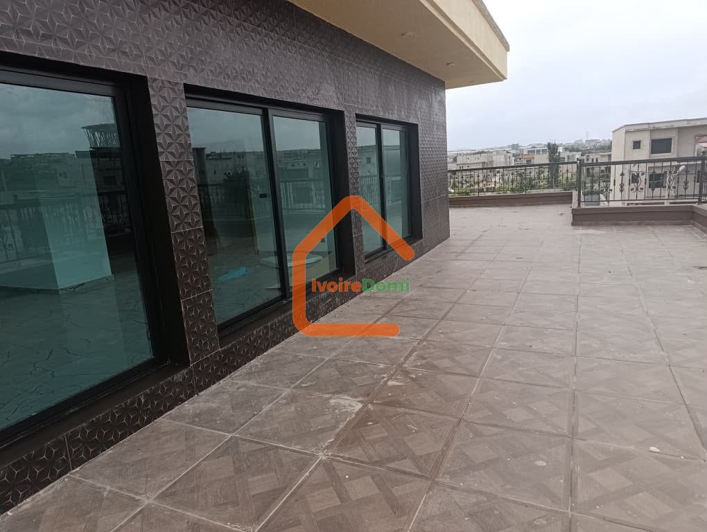 Villa duplex de 11 pièces avec piscine + bonus terrain 500m²