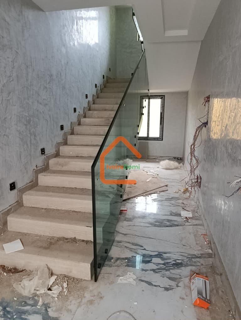 Villa duplex de 11 pièces avec piscine + bonus terrain 500m²