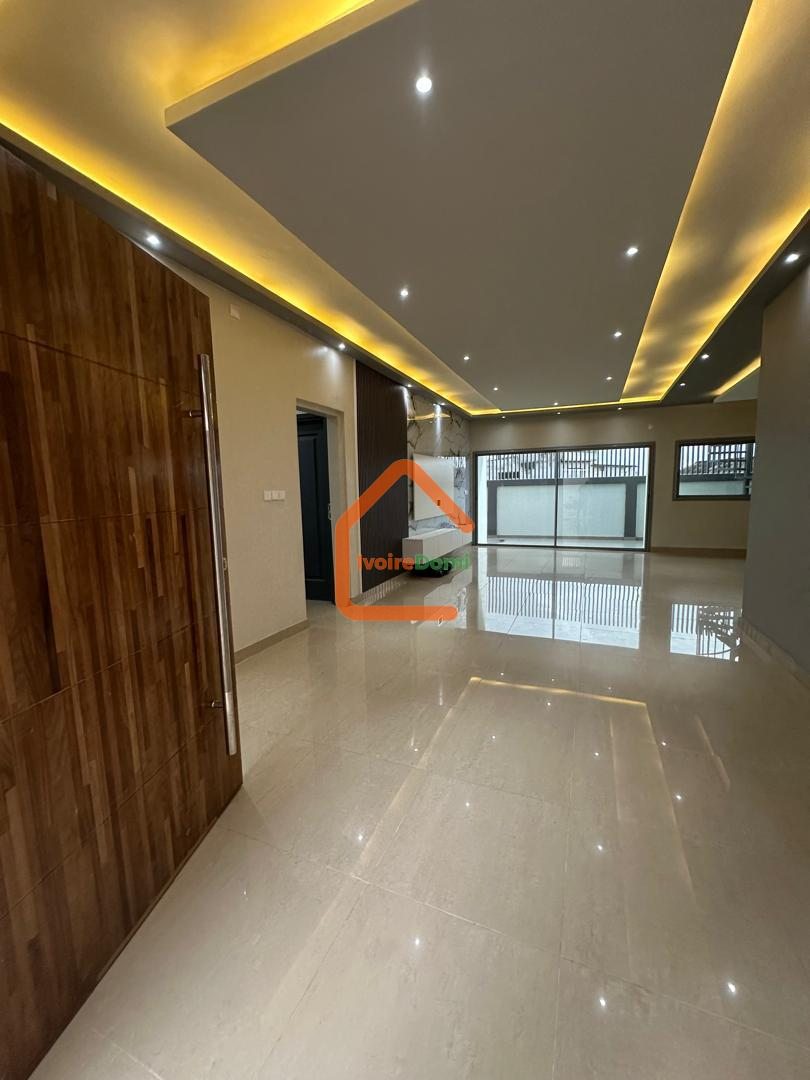 villa duplex a louer a Cocody riviera palmeraie