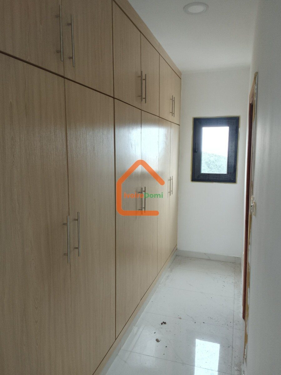 BEL APPARTEMENT 3 PIÈCES À COCODY-ANGRÉ