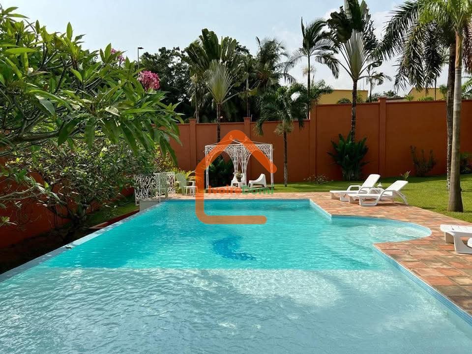 Villa d’architecte 8 pièces à vendre à Cocody Riviera 3