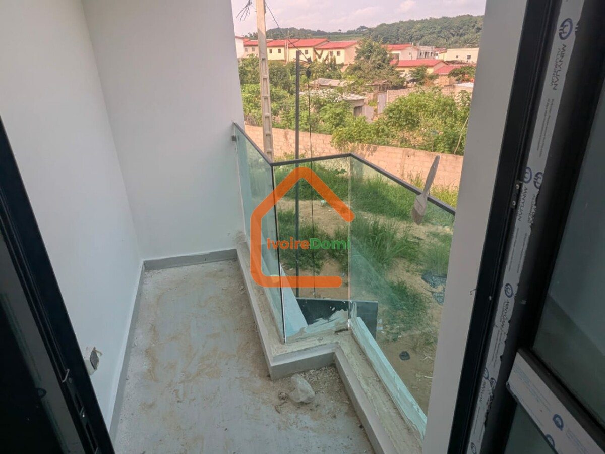 Villa duplex à vendre à Bingerville Anna