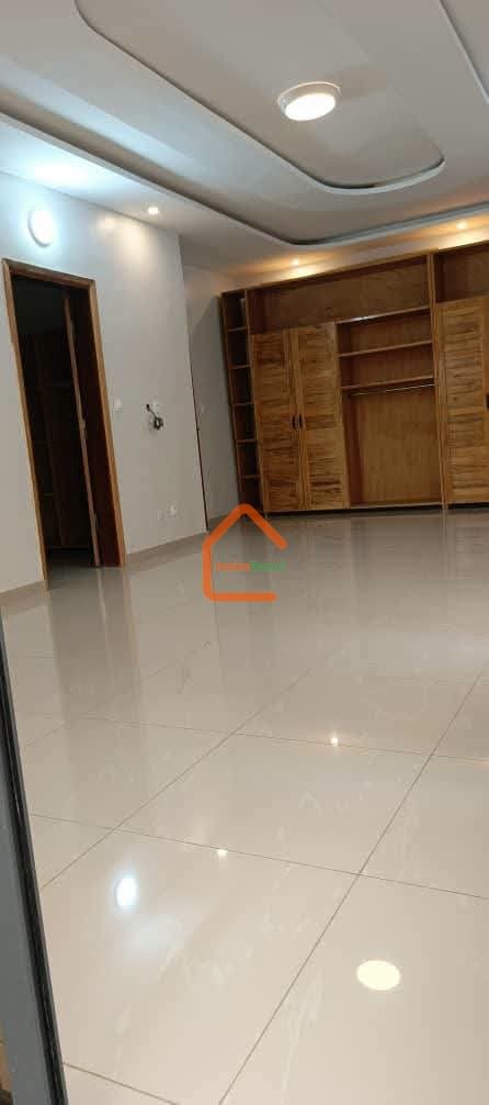 *🏠🔥 À VENDRE URGENT 🔥🏠* *✨ VILLA DUPLEX 7 PIÈCES + INDÉPENDANTE ✨* *📍 BINGERVILLE – SANTAI*