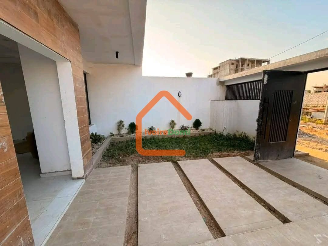_🏡 VILLA DUPLEX À VENDRE – BINGERVILLE AKANDJÉ 2_ 📍 Zone calme, en plein développement