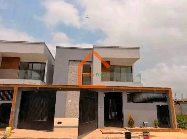 _🏡 VILLA DUPLEX À VENDRE – BINGERVILLE AKANDJÉ 2_ 📍 Zone calme, en plein développement