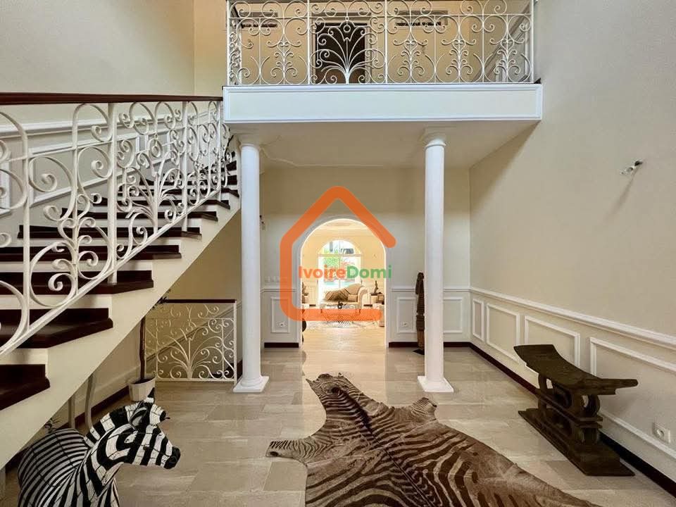 Villa d’architecte 8 pièces à vendre à Cocody Riviera 3
