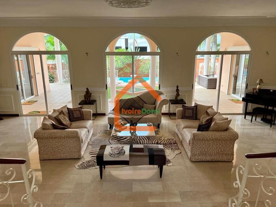 Villa d’architecte 8 pièces à vendre à Cocody Riviera 3