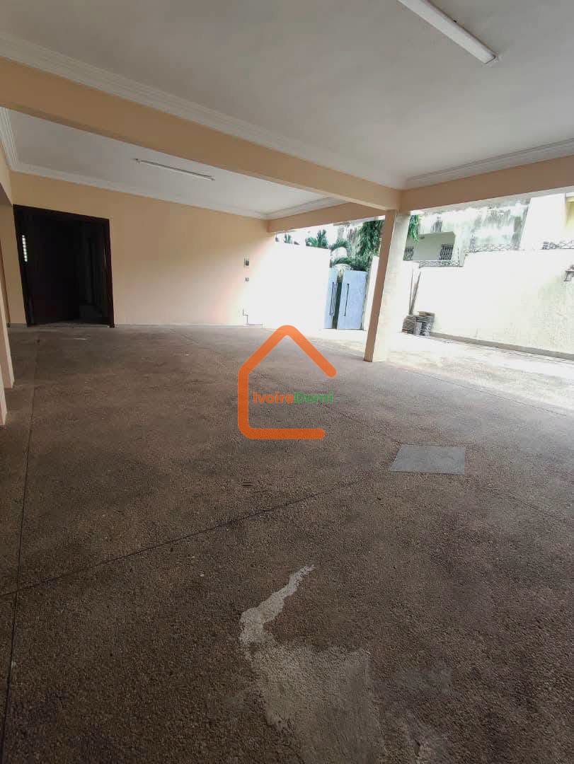 TERRAIN COMMERCIAL EN VENTE A COCODY RIVIERA BONOUMIN