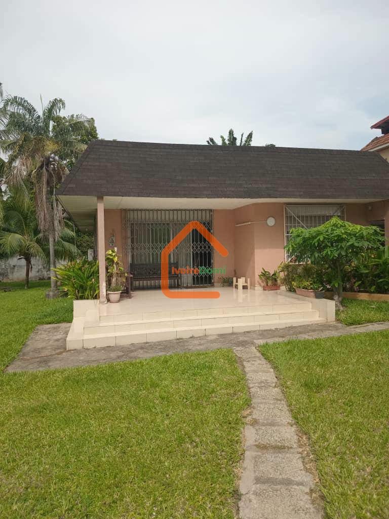 EN VENTE VILLA BASSE F5 SUR 1000M2 AU 2 PLATEAUX ENA ZONE RÉSIDENTIELLE