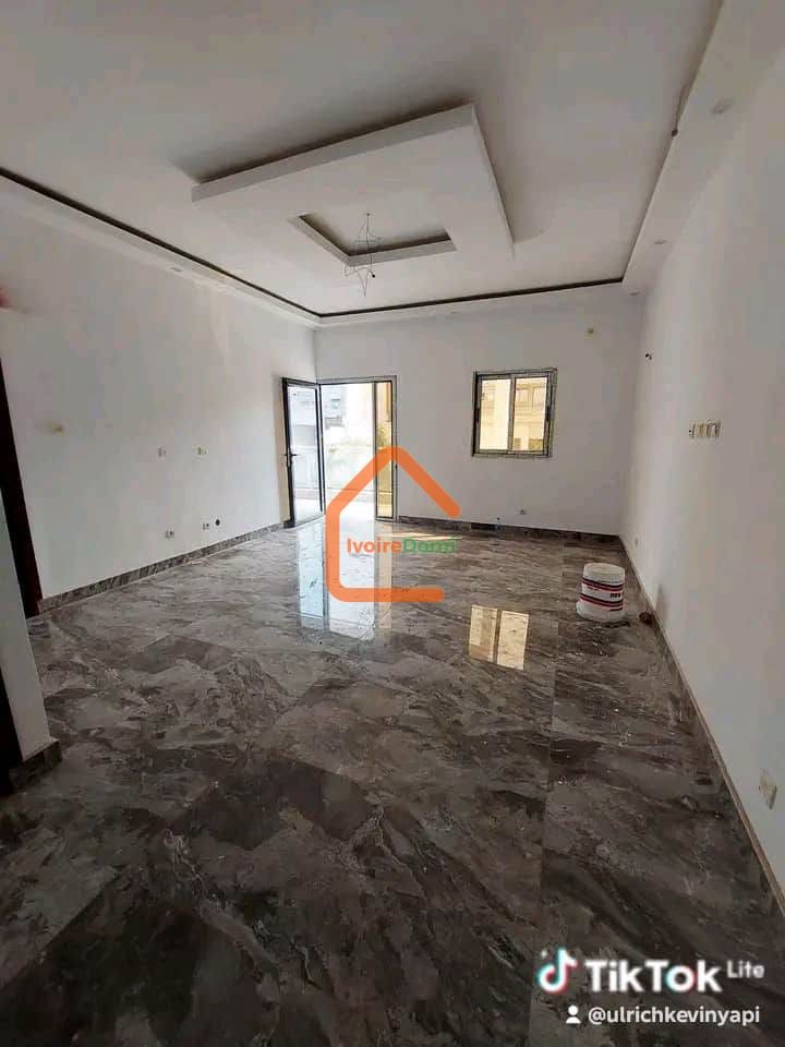 MAISON A VENDRE A ANGRE DJOROGOBITE