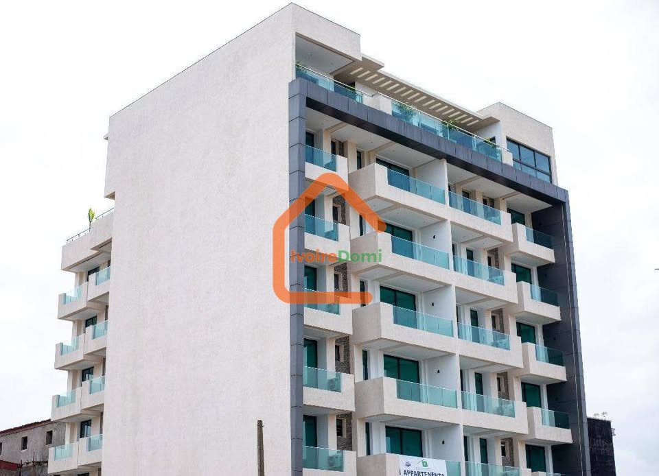 À marcory zone 4 immeuble inachevé R+8 permis R+12 avec ACD