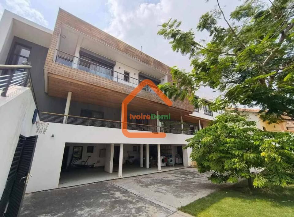 UNE SUPERBE VILLA F8 SUR 1240M2 A LA RIVIERA 3