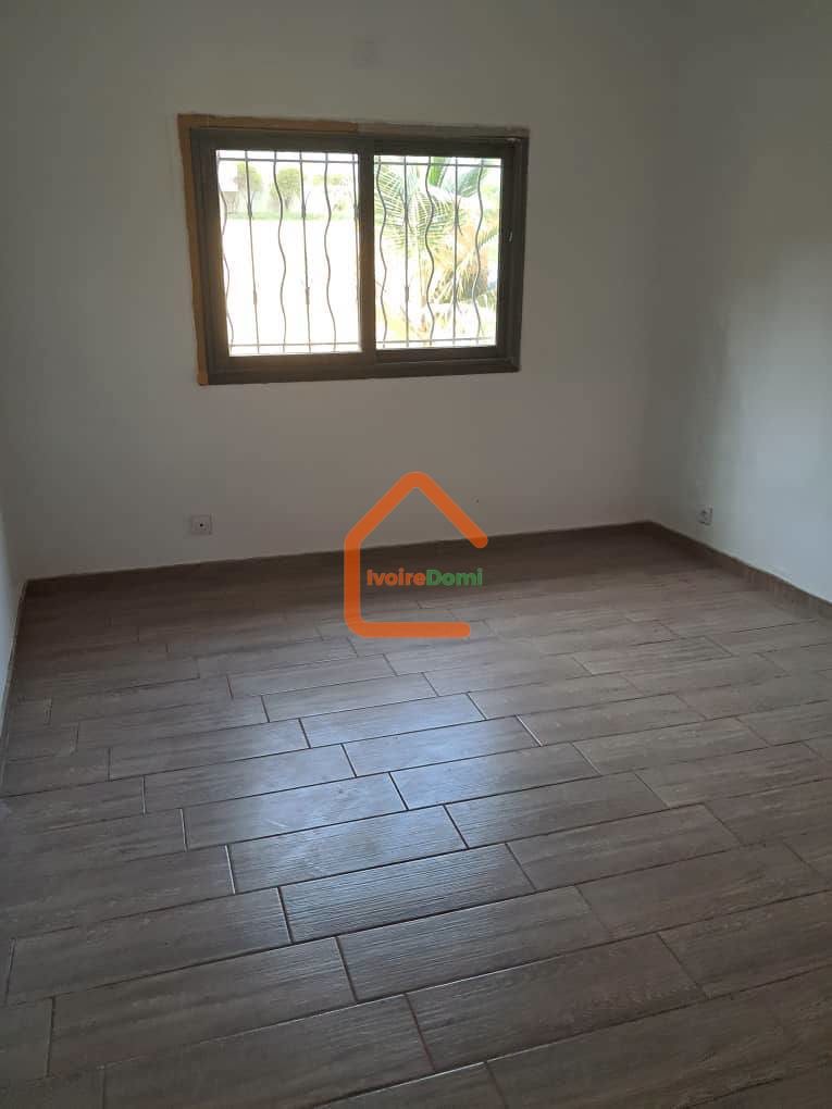 À la riviera golf dans les caddys, un grand appartement de 5 pièces au 5e étage