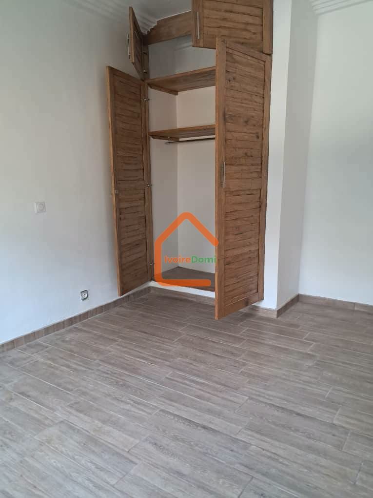À la riviera golf dans les caddys, un grand appartement de 5 pièces au 5e étage