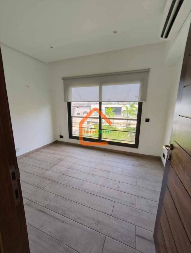 UNE SUPERBE VILLA F8 SUR 1240M2 A LA RIVIERA 3