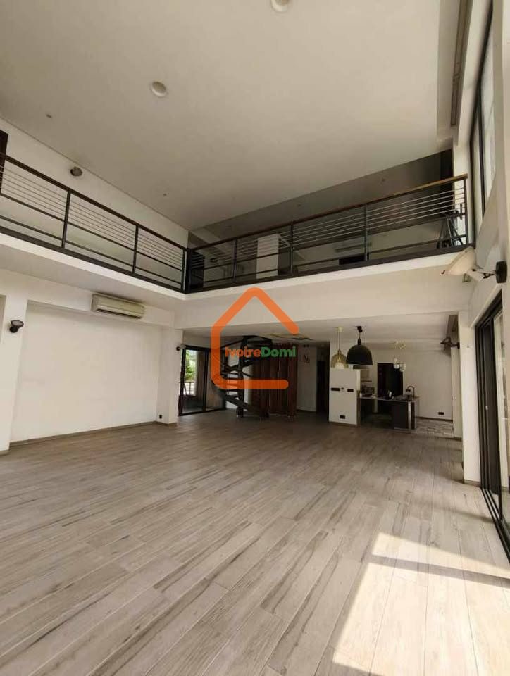 UNE SUPERBE VILLA F8 SUR 1240M2 A LA RIVIERA 3