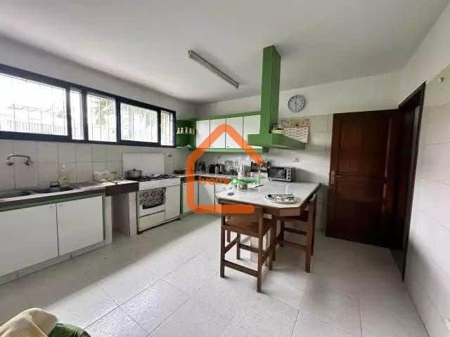 UNE BELLE VILLA BASSE F5 AVEC PISICNE ET JARDIN AU 2 PLATEAUX LES VALLONS SUR 800M2