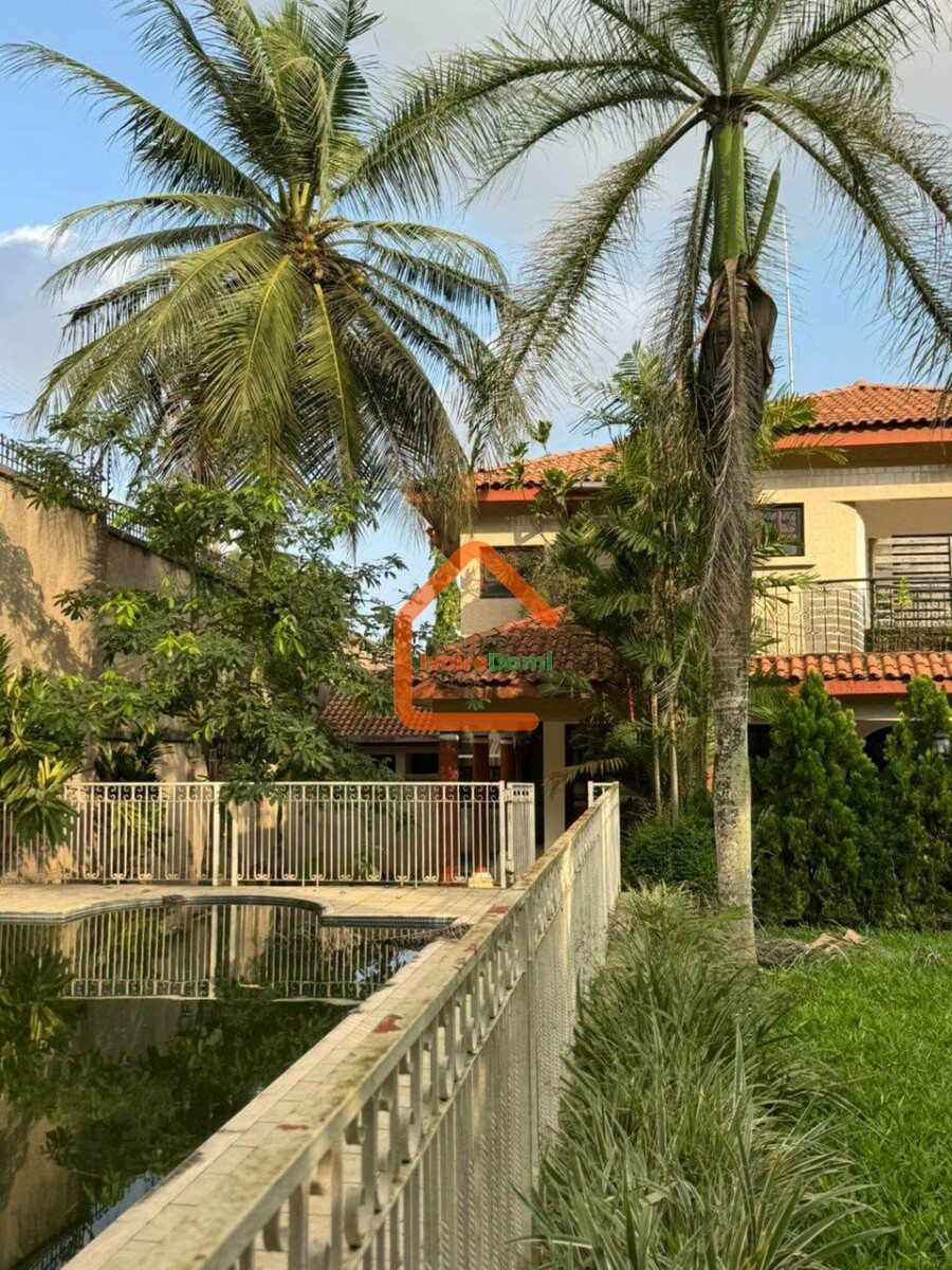 Villa duplex 9pièces – + piscine à Cocody-2 Plateaux les vallons