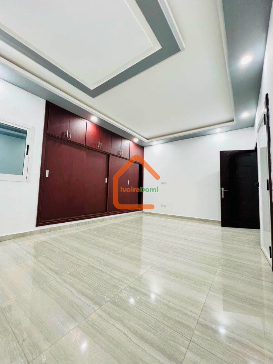 Appartement 4 pièces à Cocody Riviera golf
