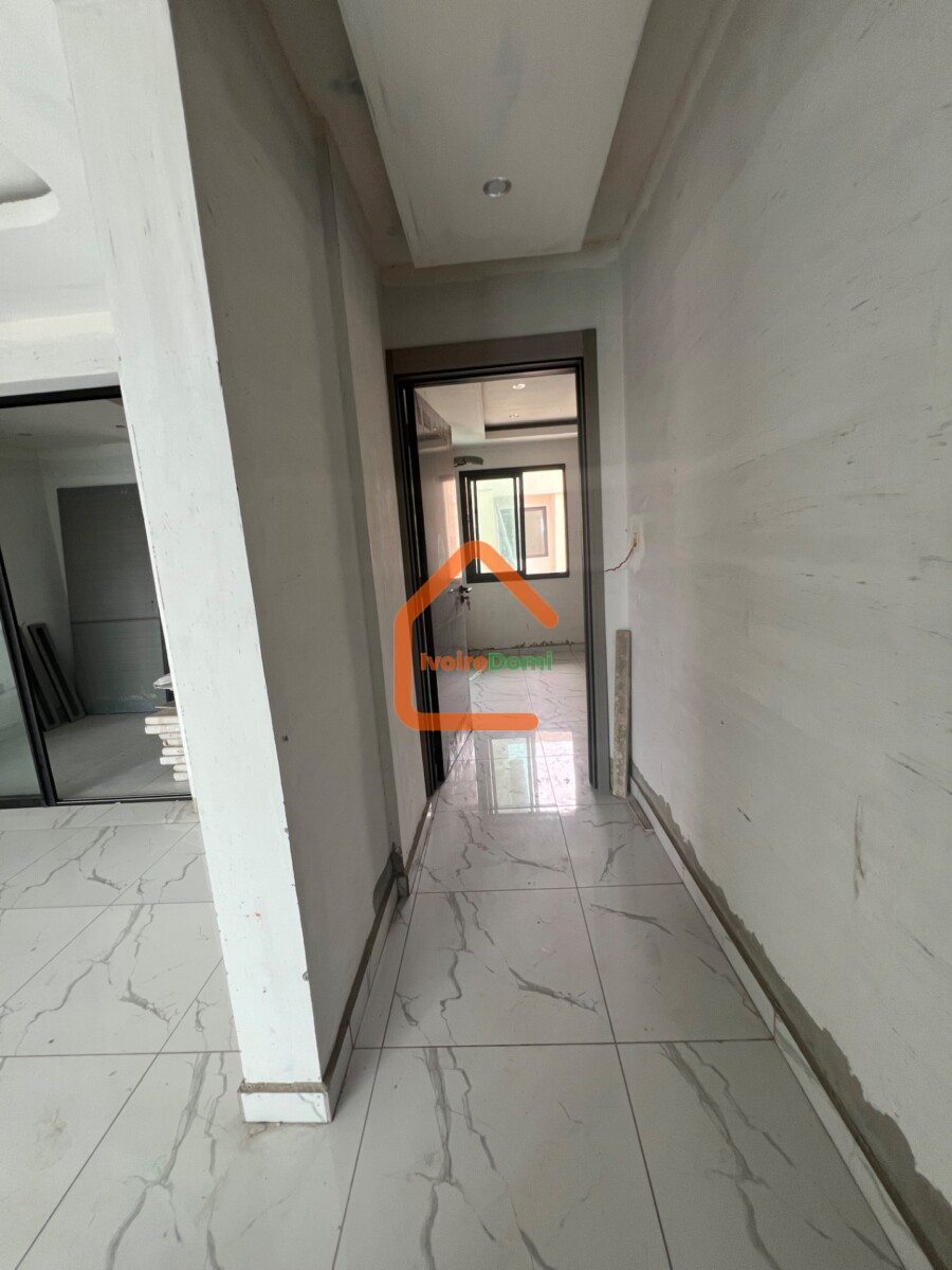 DIRECT COCODY ANGRÉ NOUVEAU CHU Un appartement de 5 pièces très bien situé