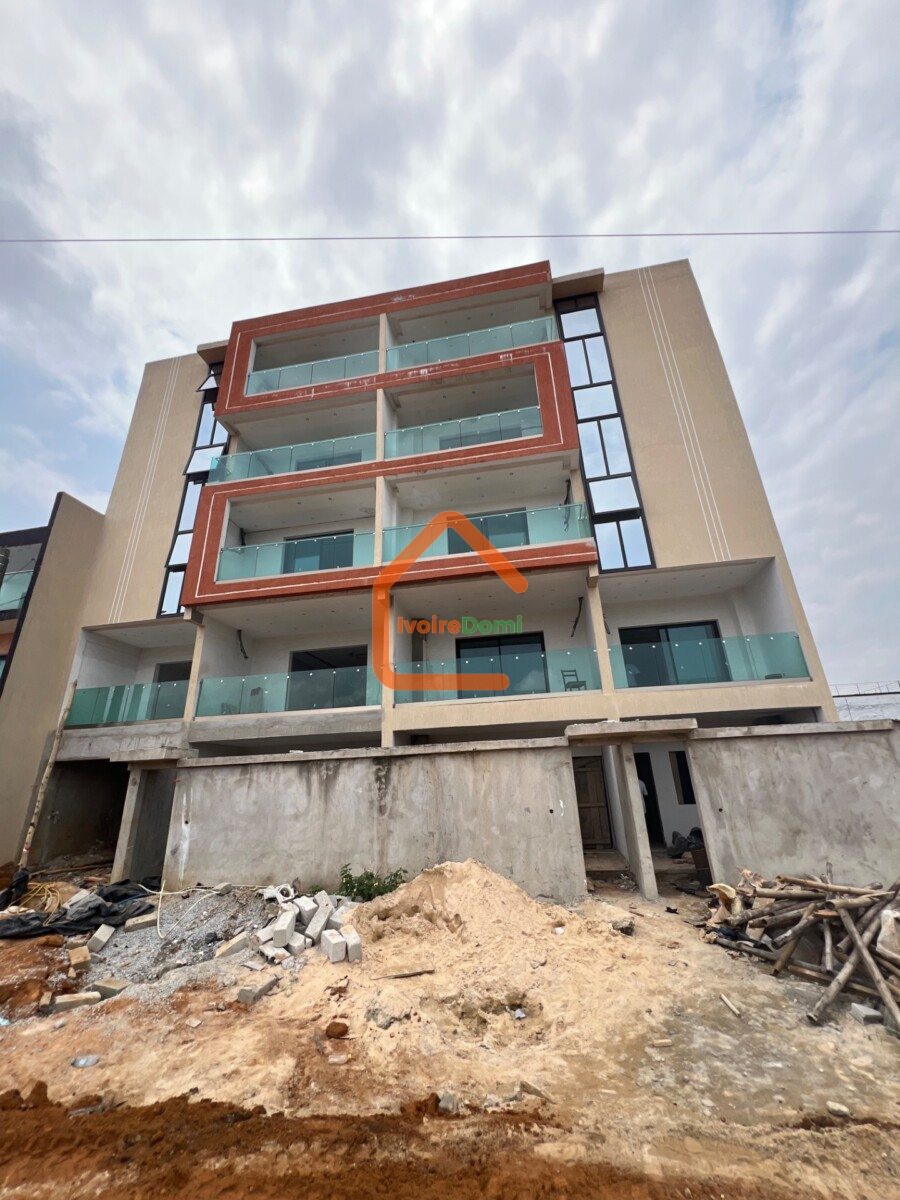DIRECT COCODY ANGRÉ NOUVEAU CHU Un appartement de 5 pièces très bien situé