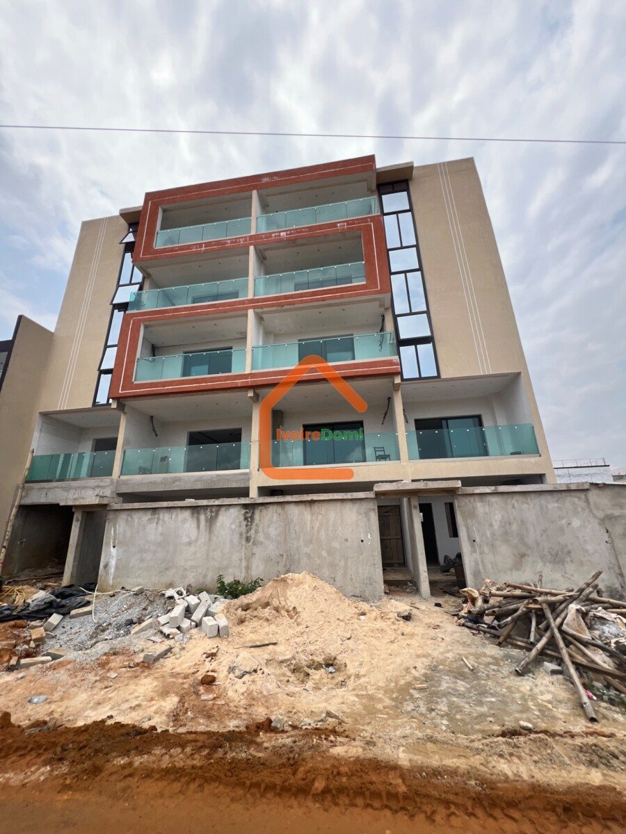 DIRECT COCODY ANGRÉ NOUVEAU CHU Un appartement de 5 pièces très bien situé
