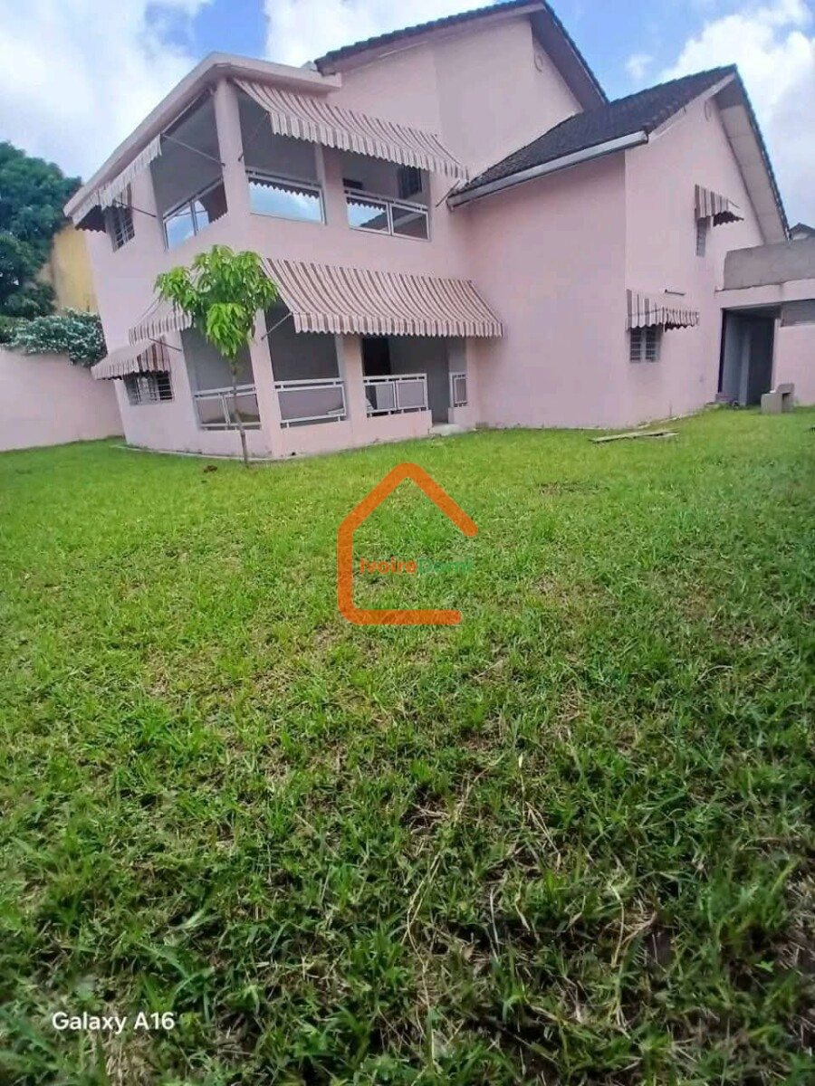 vente d’une magnifique villa duplex de type 8 pièces COCODY FAYA