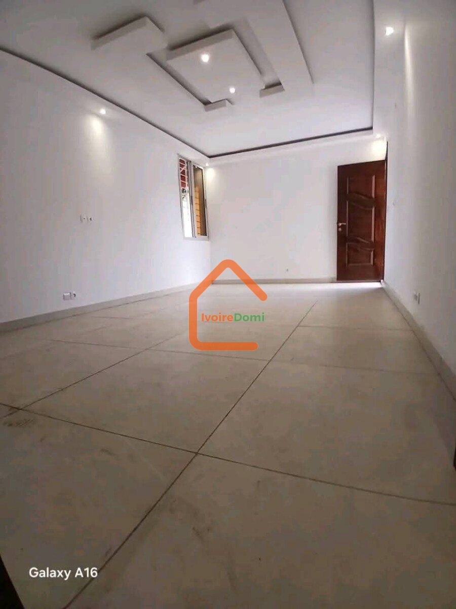 vente d’une magnifique villa duplex de type 8 pièces COCODY FAYA