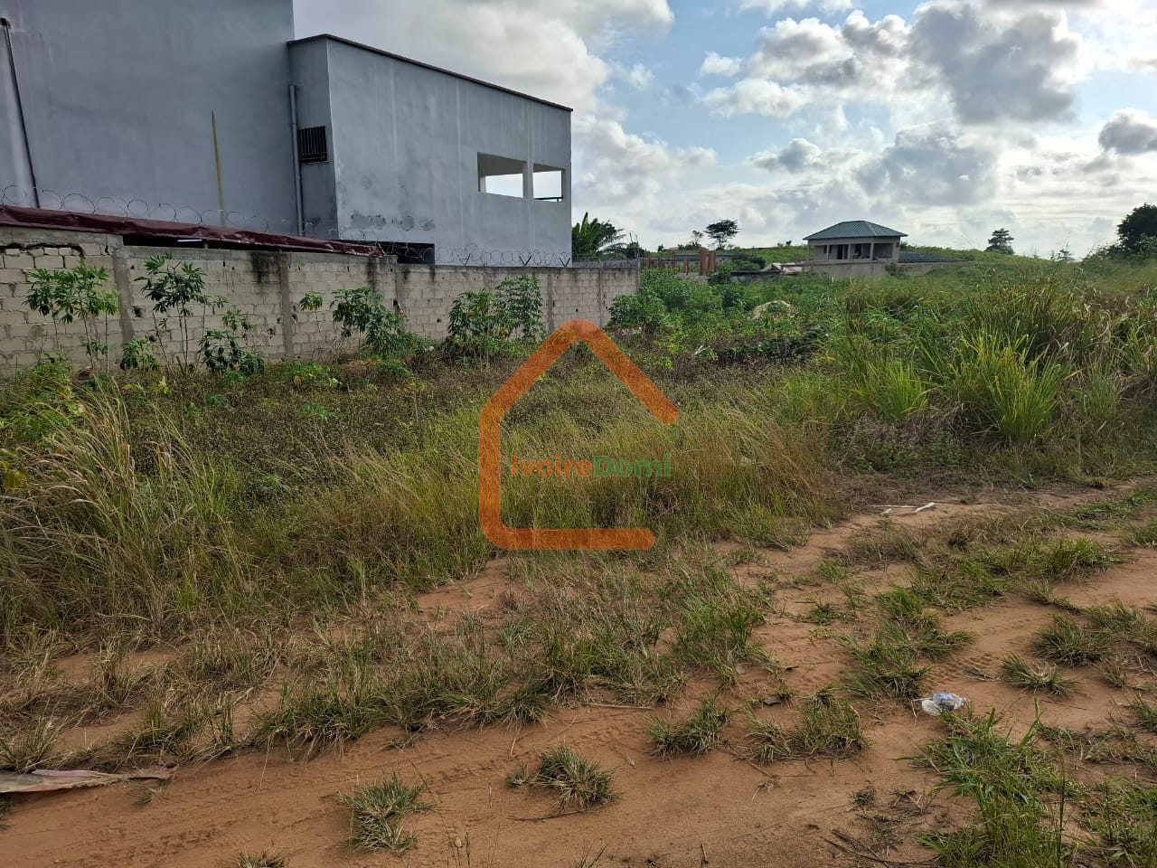 TERRAIN 400 M2 AVEC ACD À BINGERVILLE