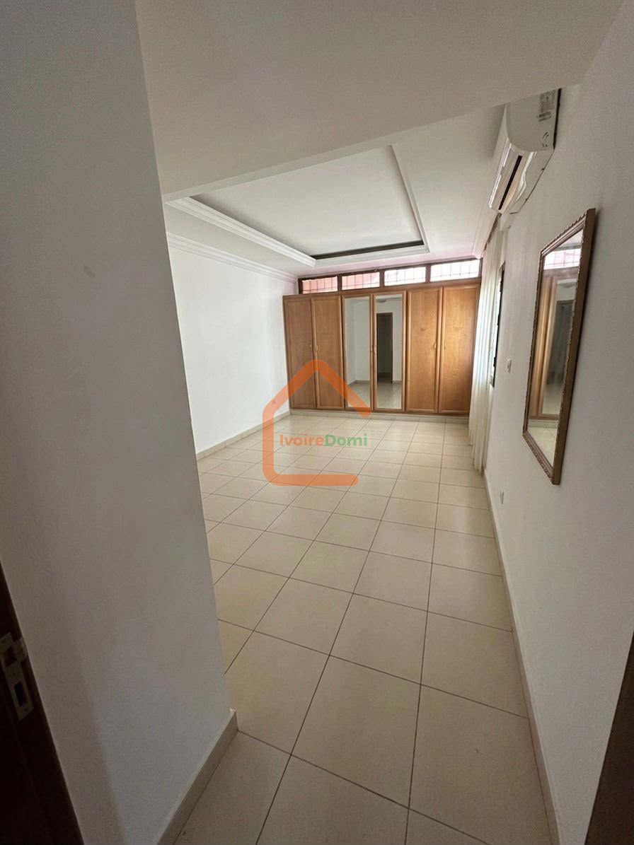 Villa duplex de 7 pièces avec piscine