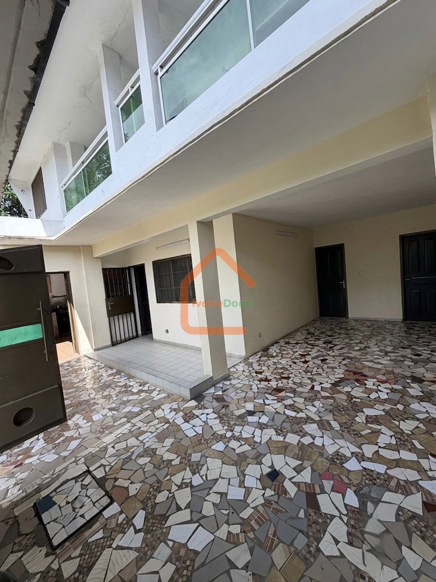 Villa duplex de 7 pièces avec piscine