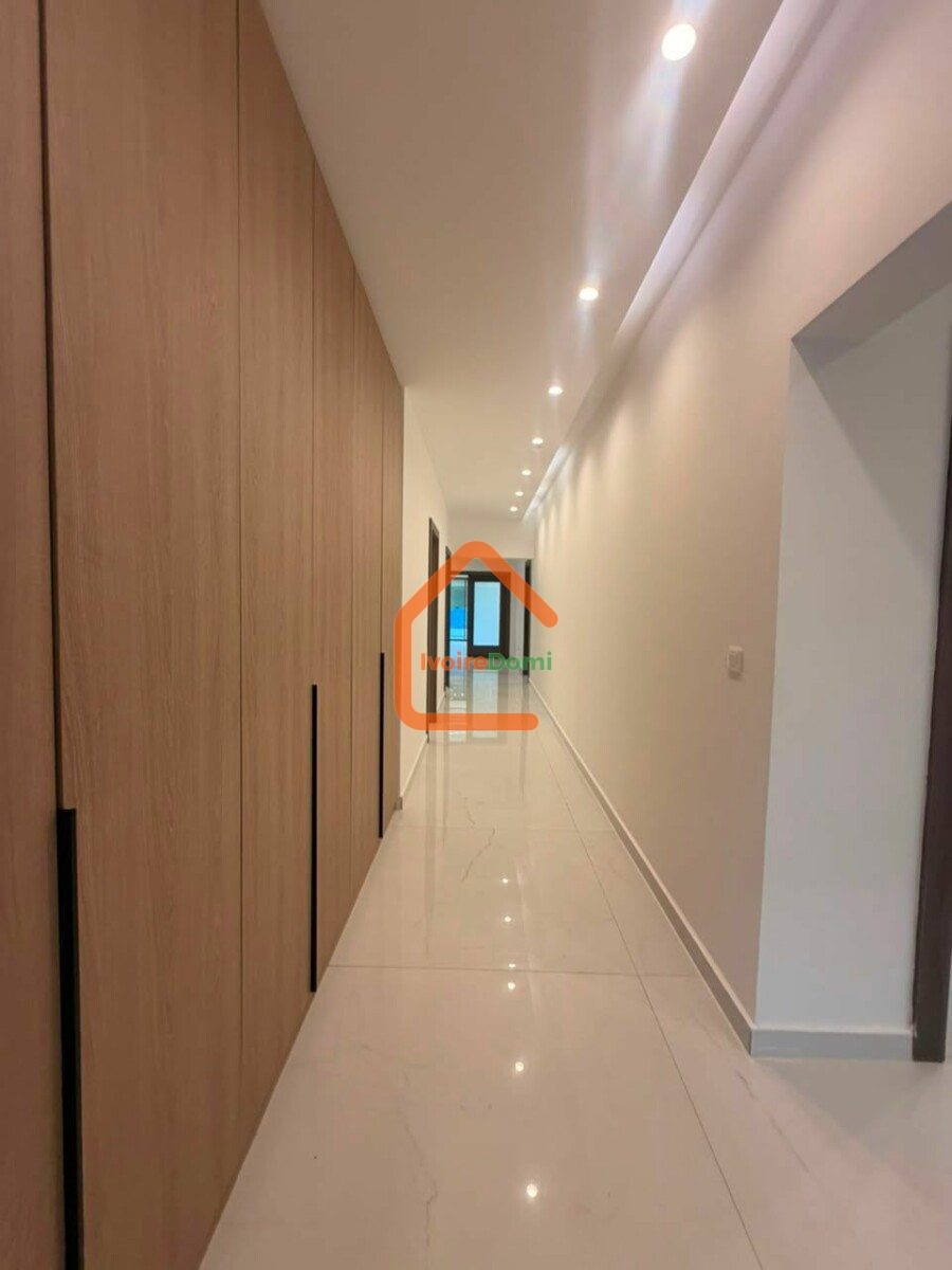 Appartement 4 pièces de standing à Marcory-zone 4
