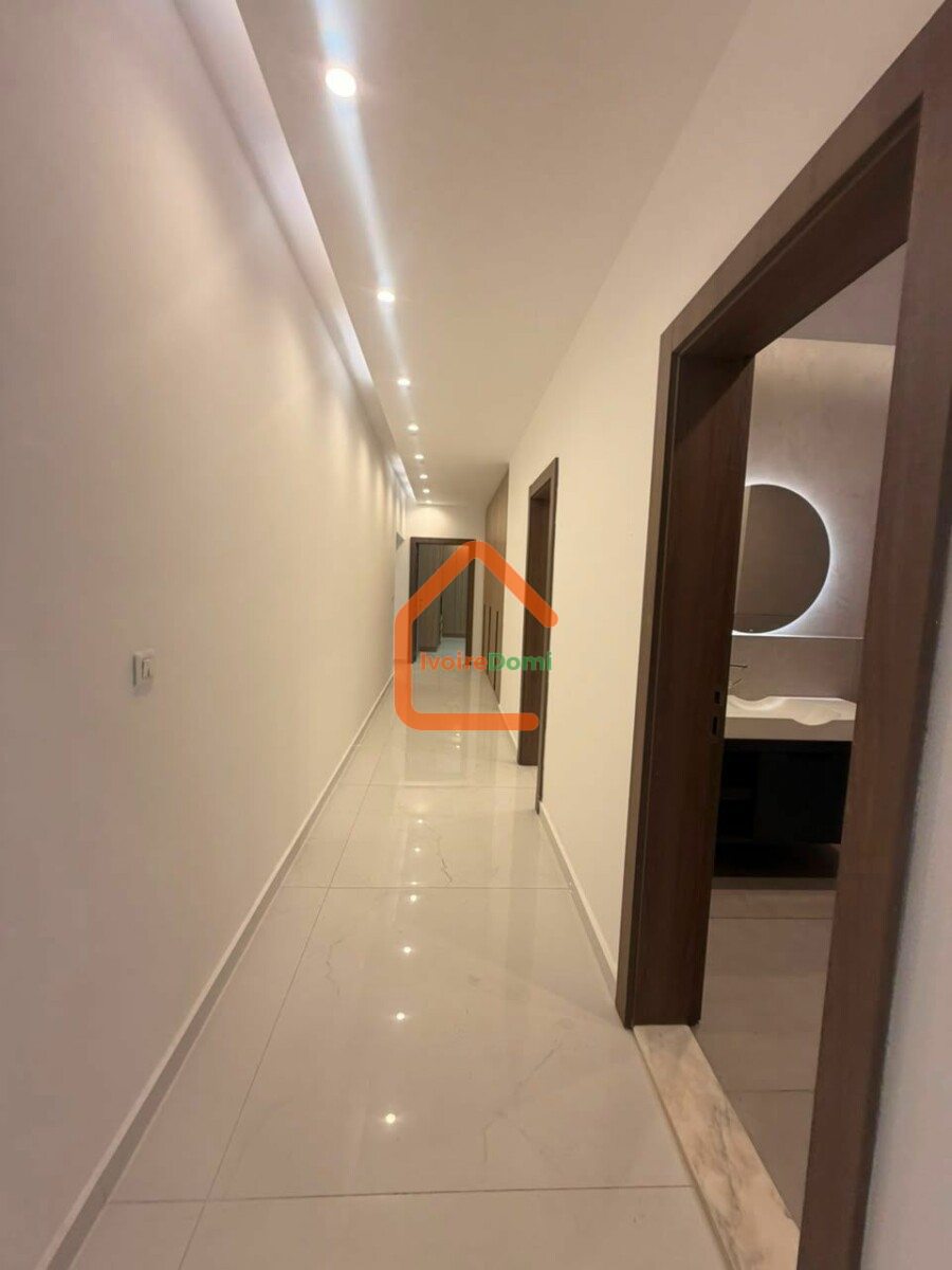 Appartement 4 pièces de standing à Marcory-zone 4