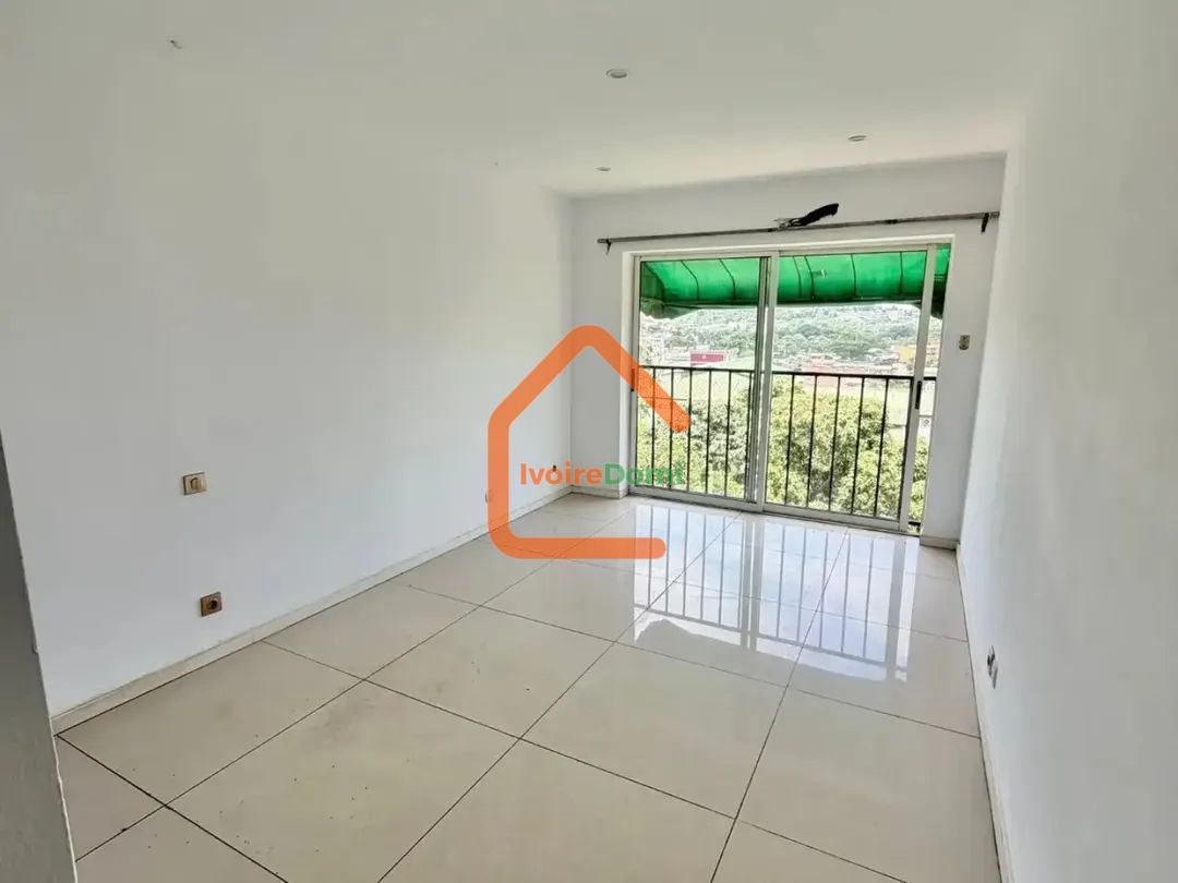 À la riviera golf dans les caddys, un grand appartement de 5 pièces au 5e étage