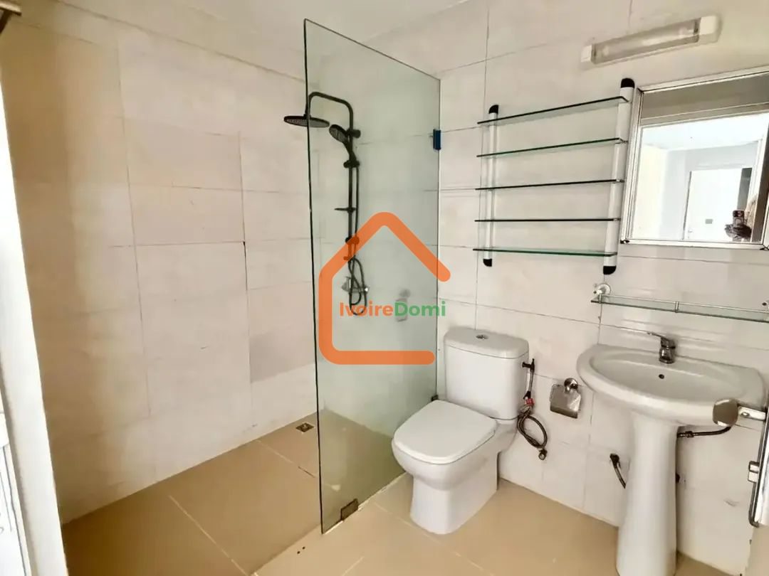 À la riviera golf dans les caddys, un grand appartement de 5 pièces au 5e étage